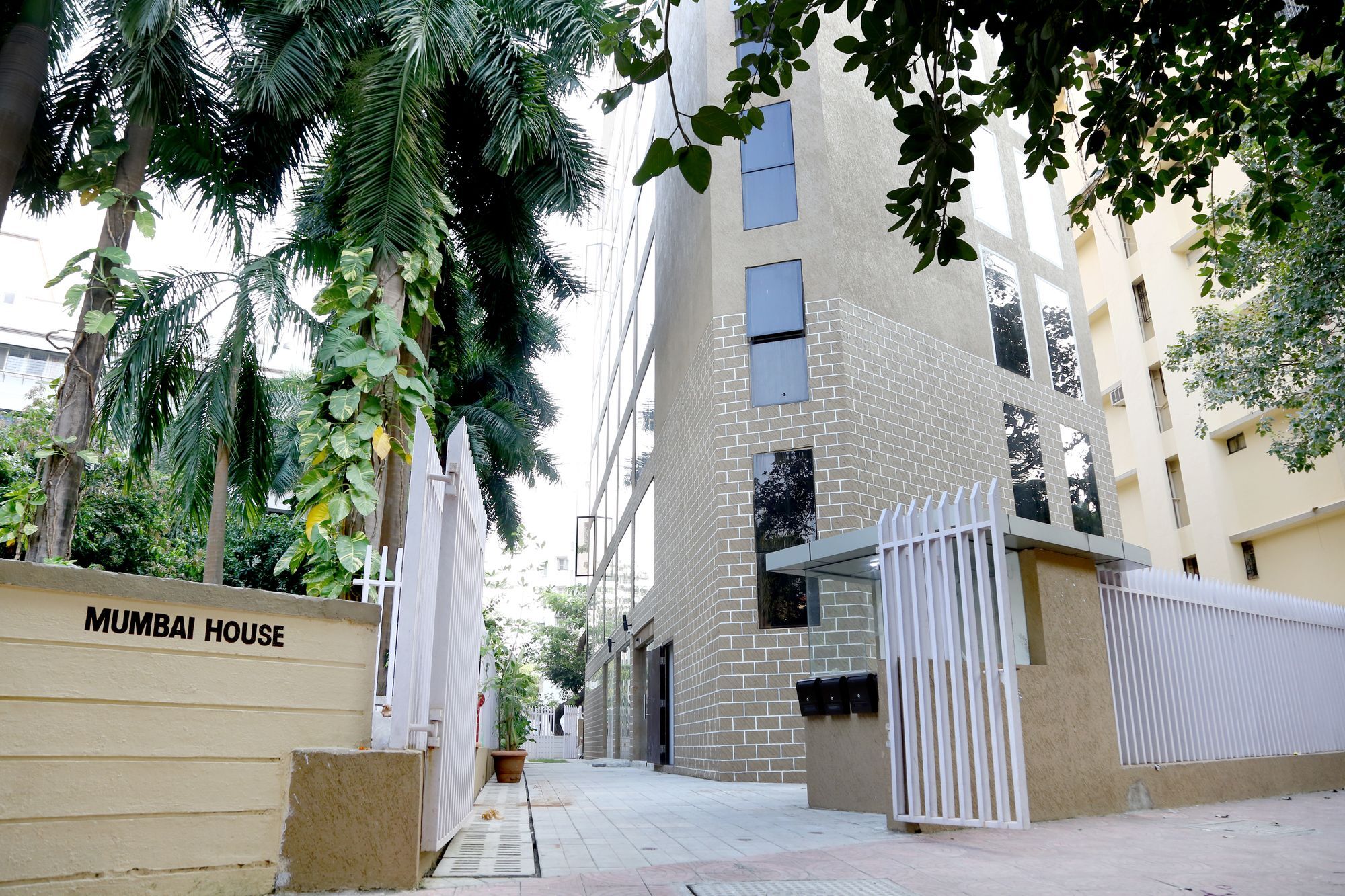 Hotel Mumbai House Andheri East, Мумбаї Екстер'єр фото